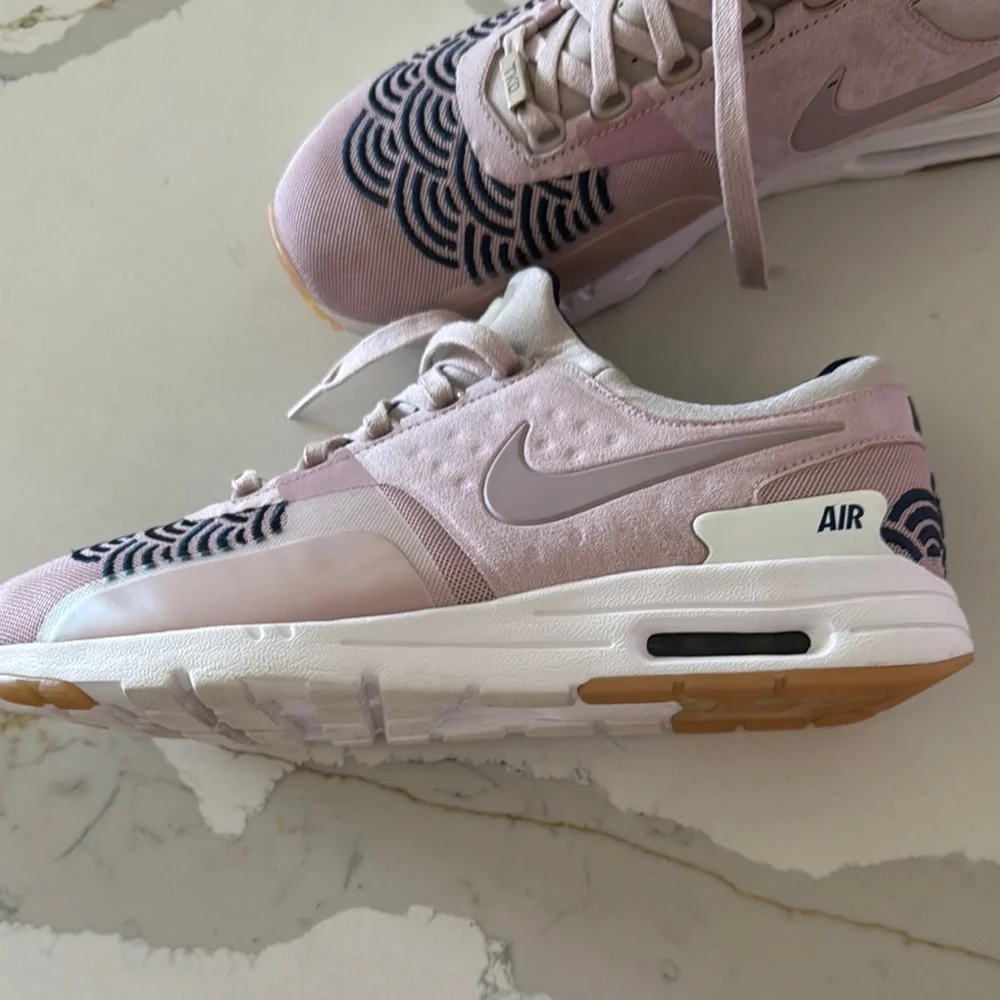 Nike Air Max Zero Women's Pink and Purple  Patterned Sneakers